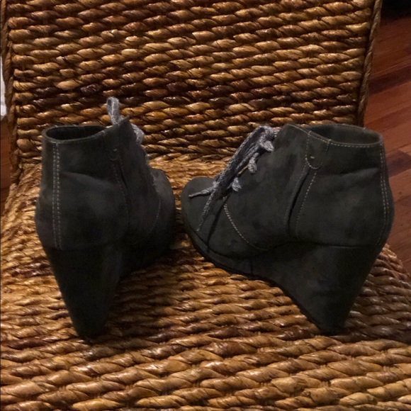 Smokey gray wedge ankle boot - Picture 2 of 5